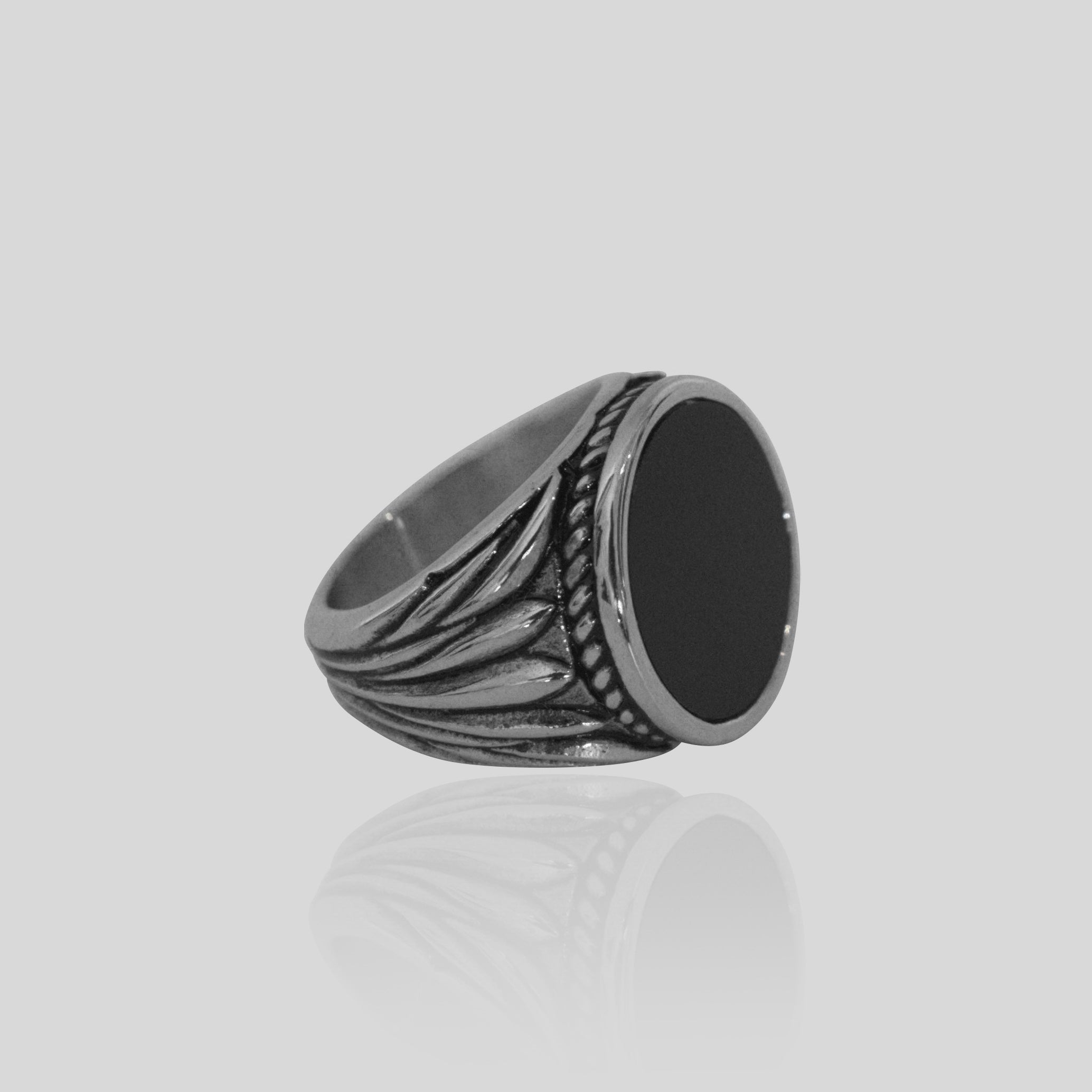 Onyx Ring (White Gold)