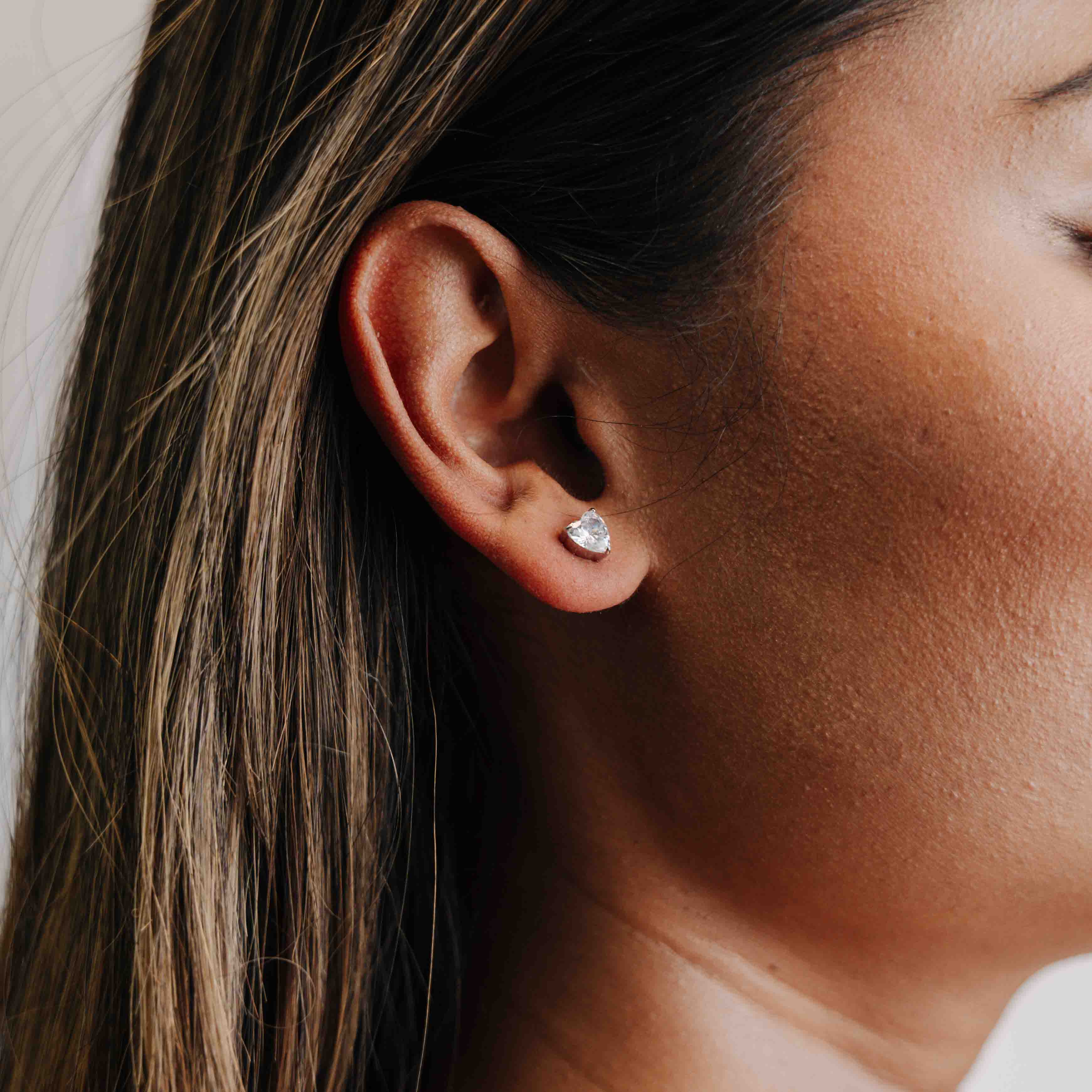 Mae Heart Earrings (White Gold)