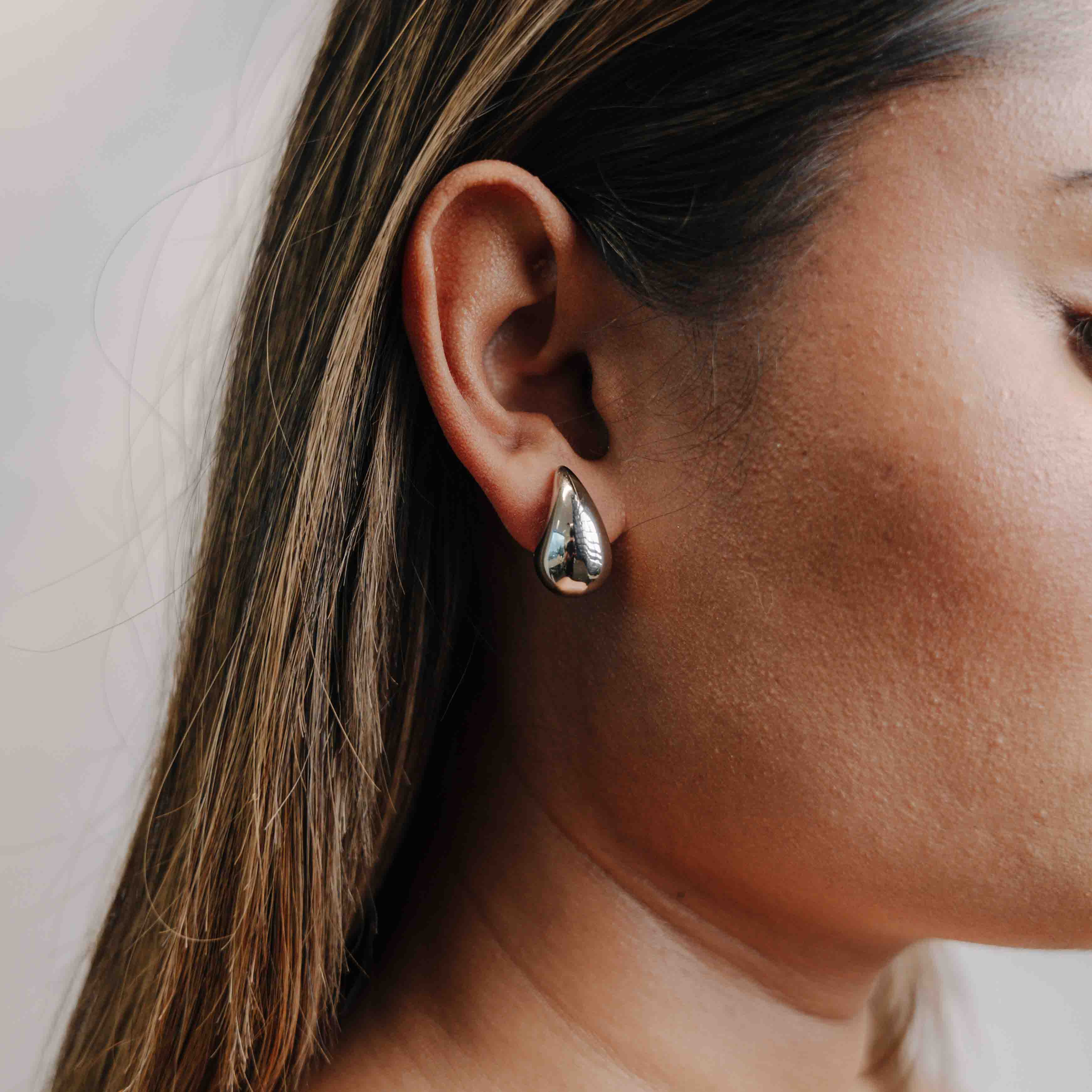 Gia Earrings (White Gold)