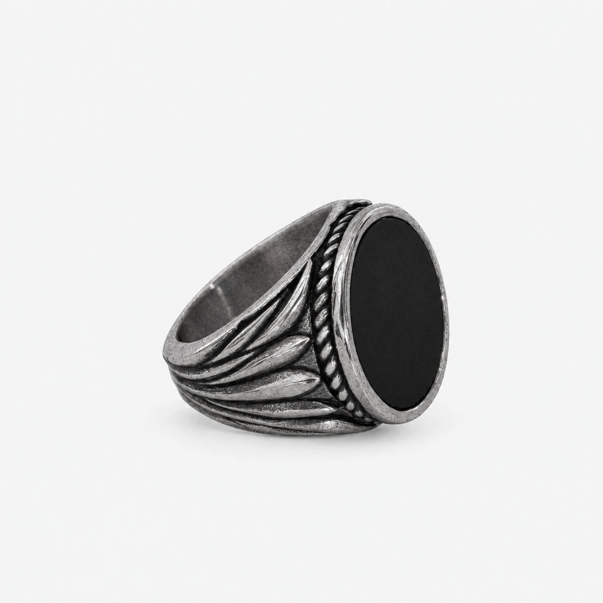 Onyx Ring (White Gold)