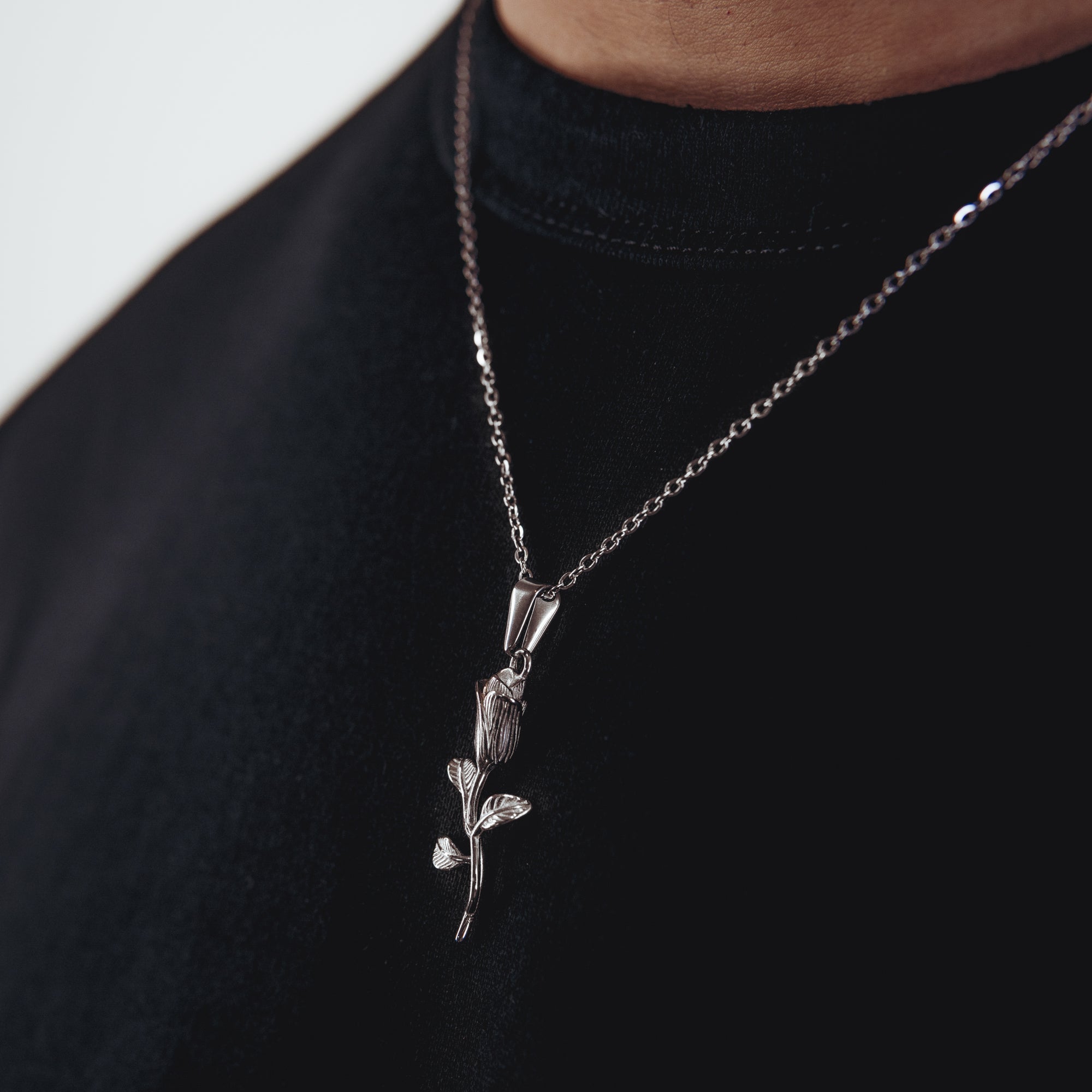 White gold rose pendant deals